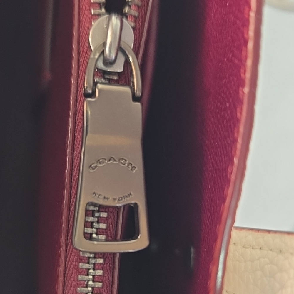 Coach Charlie Carryall 28 bag NWOT - Picture 9 of 11